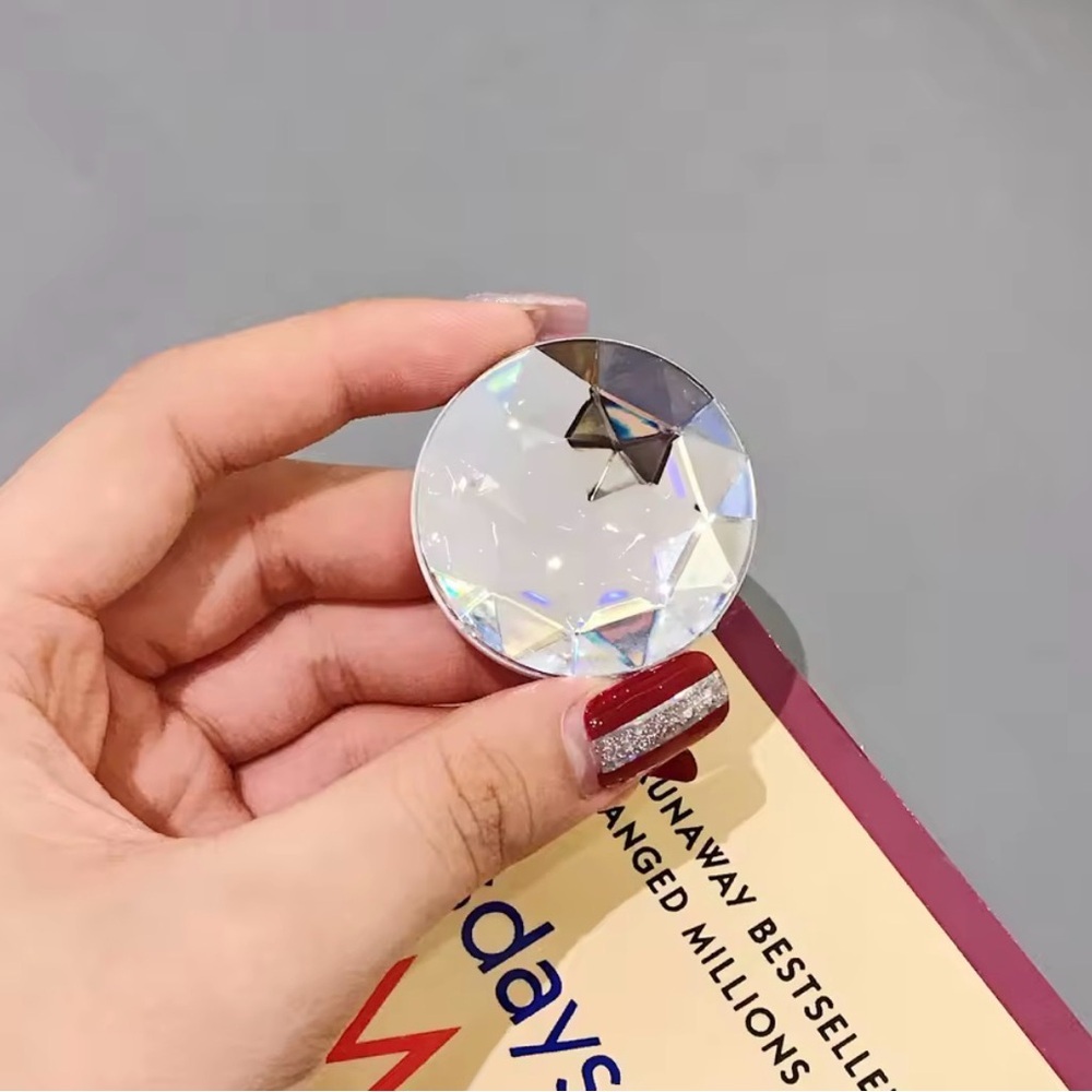 🔥 3 for $10 DEAL – READ FIRST🔥Crystal Clear 💎 3D Diamond Gemstone Phone Grip - Picture 2 of 5